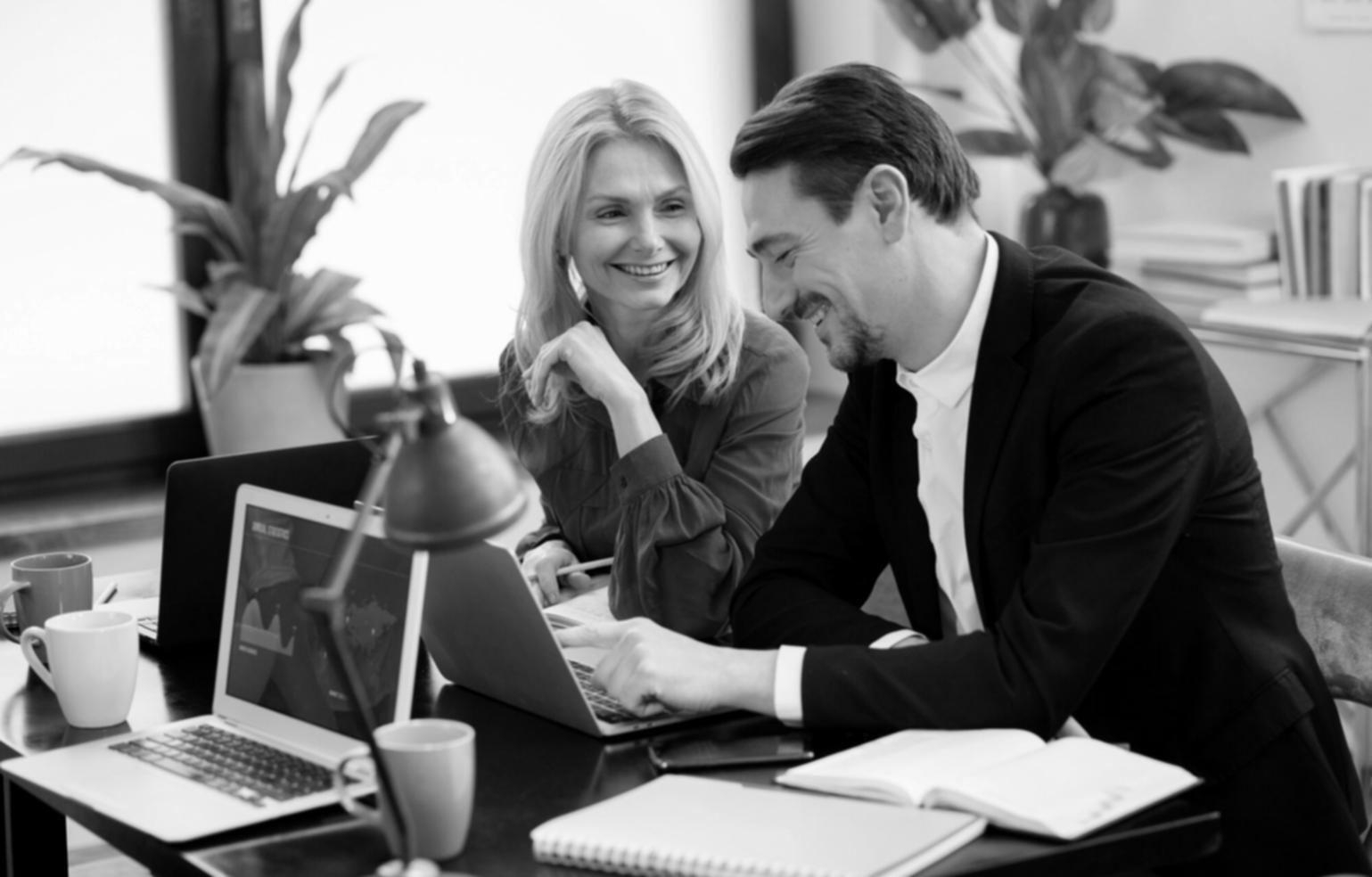 Professionelles Arbeitsumfeld für Finanzanalyse und Budgetplanung